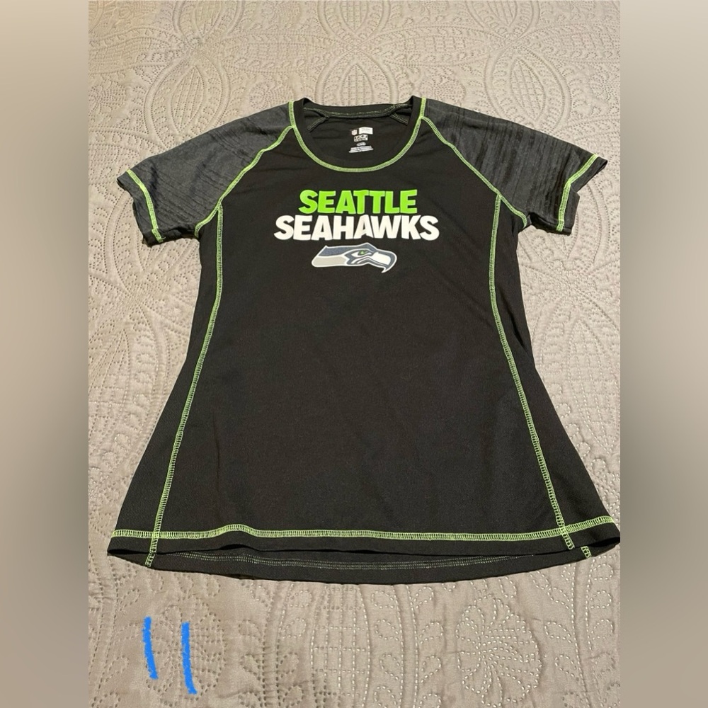 Women’s NFL Team Apparel TX3 Cool, Seattle Seahawks top. Size L